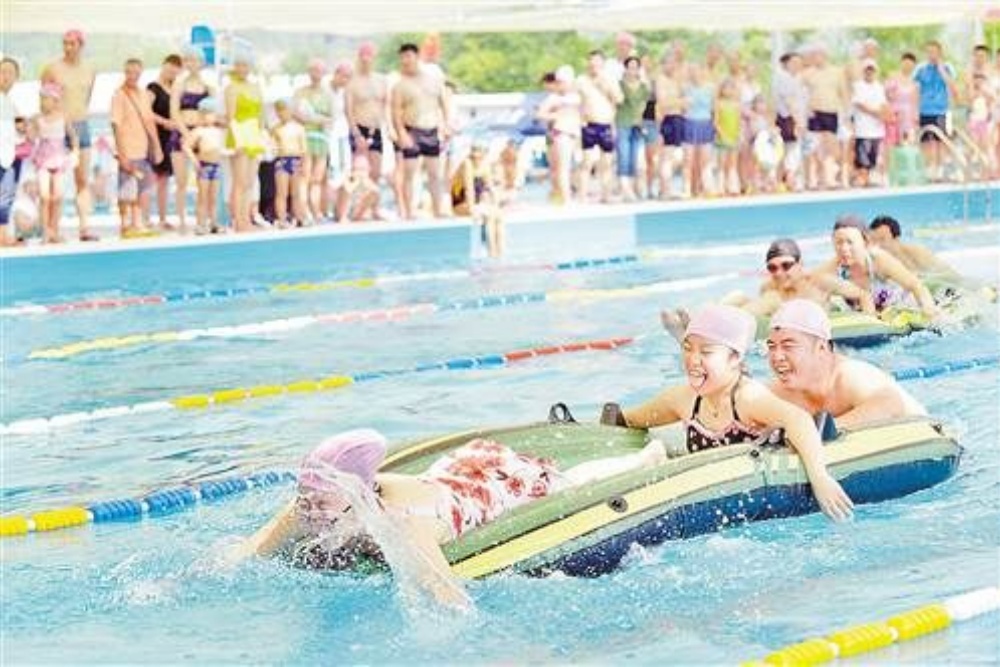 雙人游泳圈接力賽.jpg